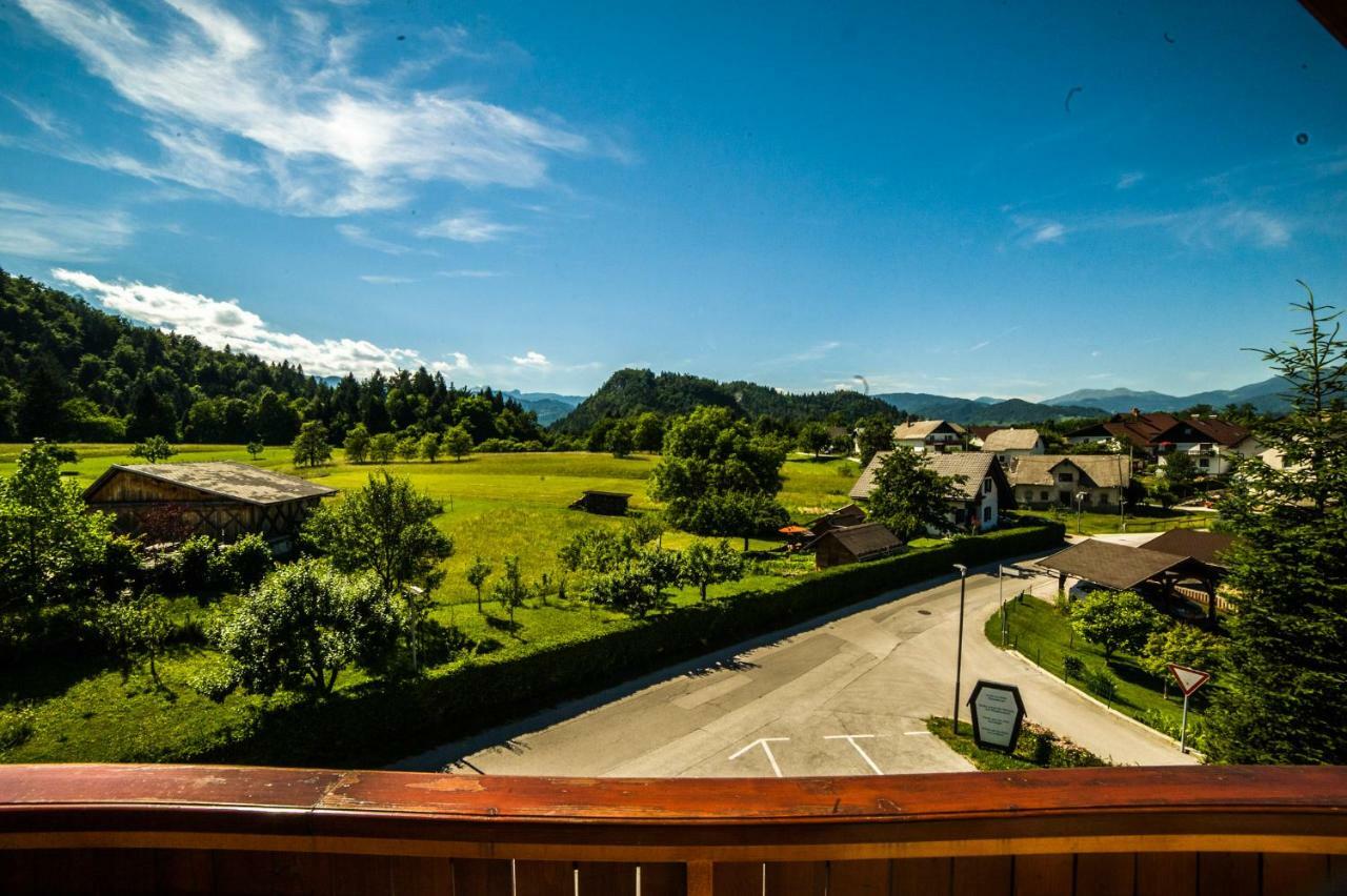 Gostisce Pri Dveh Petelinih Hotel Bled Exterior photo